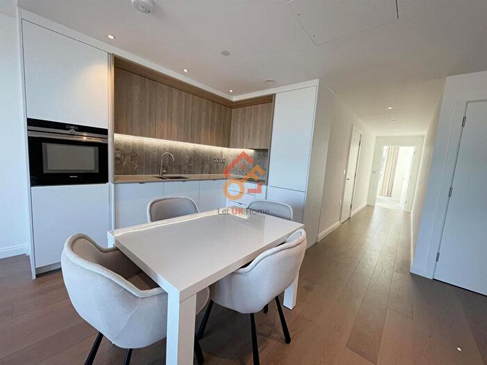 2 Bedroom Flat To Rent In Phoenix Court, Kennington Lane, London, SE11