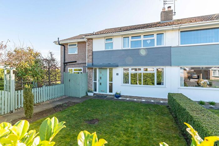 5 Bedroom Semi-Detached House For Sale In Hunterswood Way, Dunnington, York, YO19