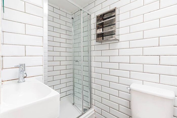 1 Bedroom Flat To Rent In Roman Road, Bow, London, E3