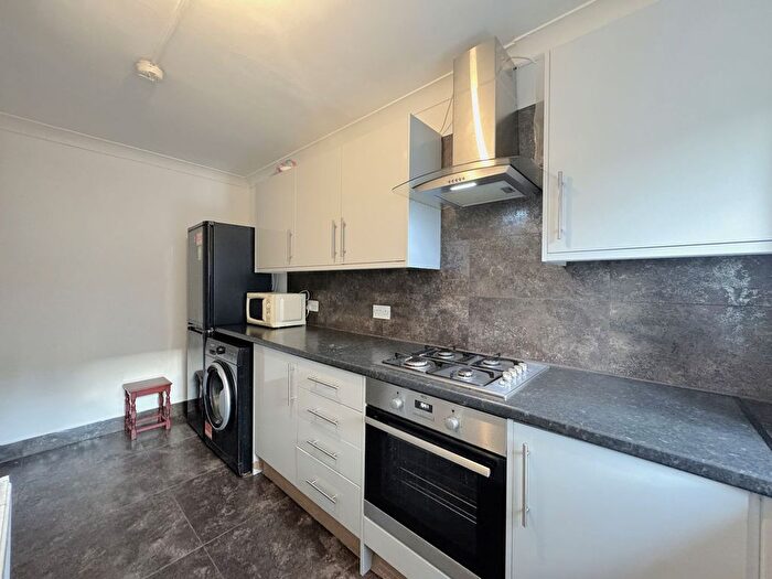 1 Bedroom Flat For Sale In Landseer Avenue, Manor Park, London, E12