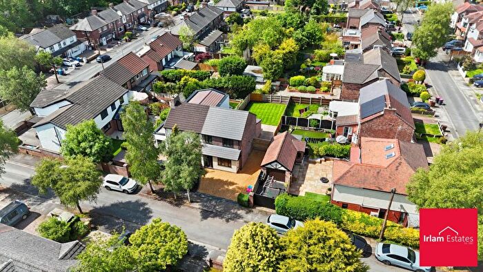 3 Bedroom Semi Detached House For Sale In Glen Avenue, Worsley, M28