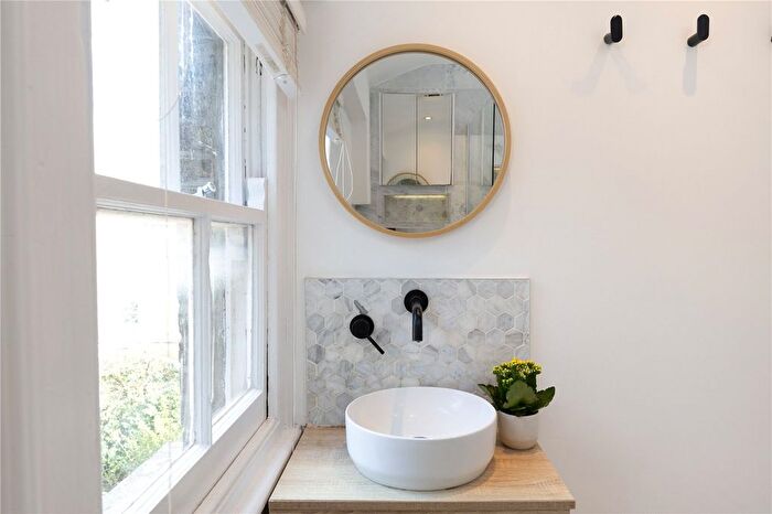 1 Bedroom Flat For Sale In Galveston Road, London, SW15