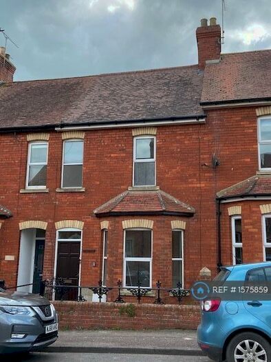 1 Bedroom Flat To Rent In Wootton Grove, Sherborne, DT9