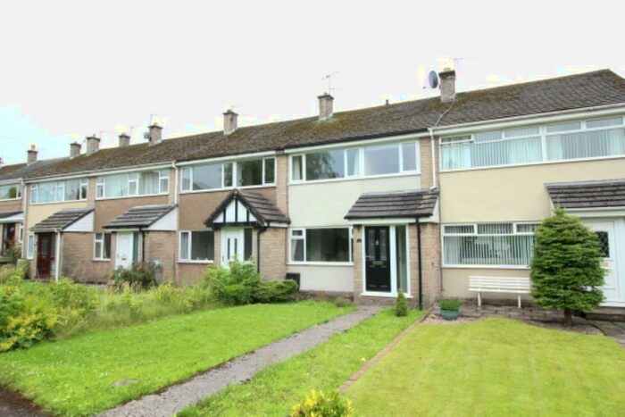 3 Bedroom Terraced House To Rent In Shire Way, Glossop, Derbyshire, SK13