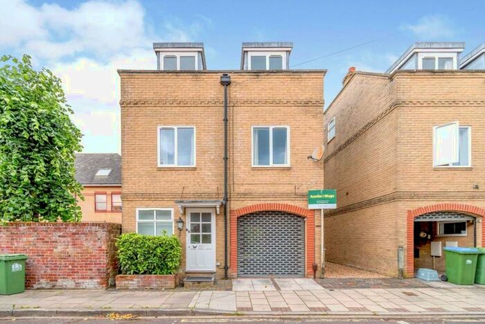 5 Bedroom Semi-Detached House To Rent In Methuen Street, Southampton, Hampshire, SO14