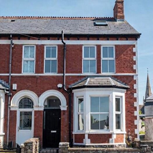 2 Bedroom End Of Terrace House To Rent In Grove Place, Penarth, The Vale Of Glamorgan., CF64