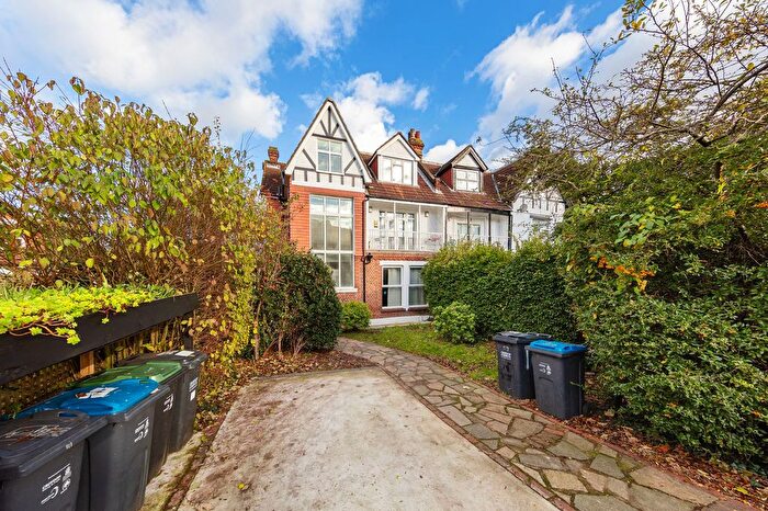 2 Bedroom Flat For Sale In Auckland Road, London, SE19