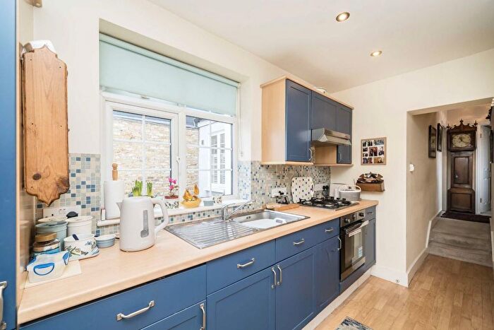 1 Bedroom Flat For Sale In Dale Street, London, W4