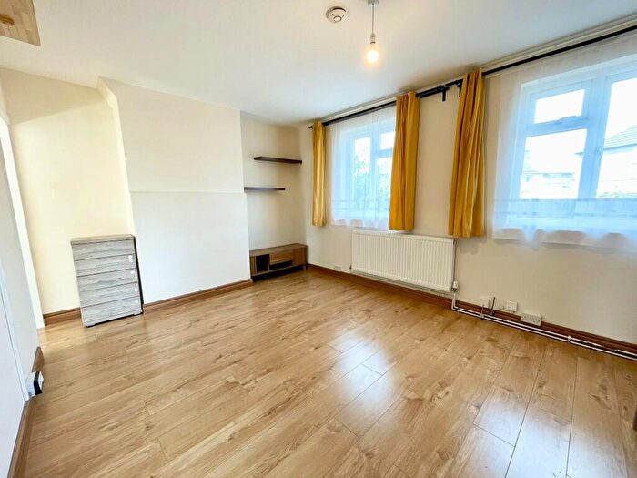 1 Bedroom Flat To Rent In Lawrence Avenue, London, E17