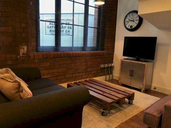 1 Bedroom Flat To Rent In Crispin Lofts, New York Road, Leeds, West Yorkshire, Uk, LS2