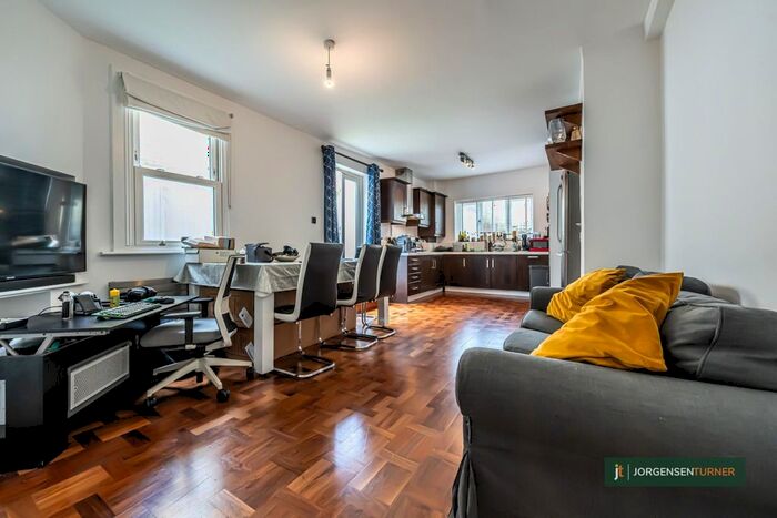 2 Bedroom Flat To Rent In Dunraven Road, London, W12