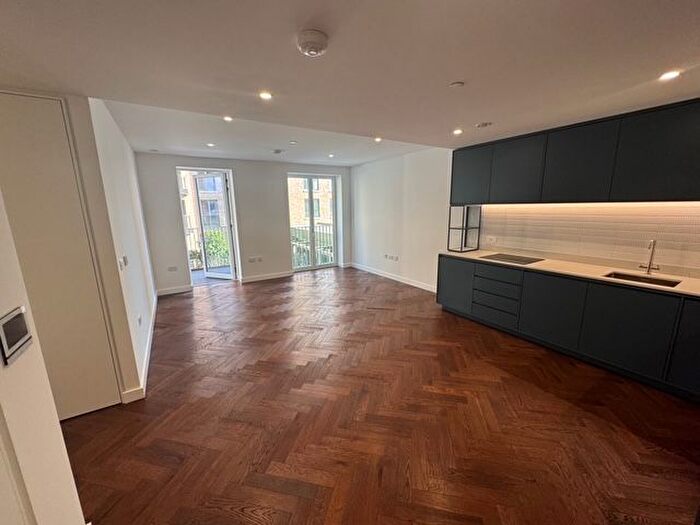 2 Bedroom Flat To Rent In Parkview Avenue, London, NW2