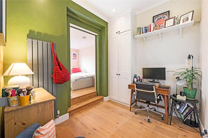 1 Bedroom Apartment For Sale In Cologne Road, SW11