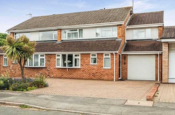4 Bedroom Semi Detached House For Sale In Charwood Road, Wokingham, Berkshire, RG40