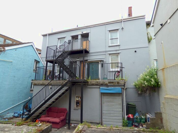 1 Bedroom Flat To Rent In Mill Street, Carmarthen, Carmarthenshire, SA31