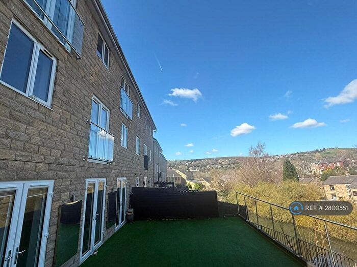 5 Bedroom Semi Detached House To Rent In Staley Road, Manchester, OL5