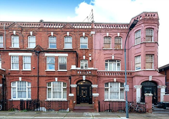 1 Bedroom Flat To Rent In Perham Road, West Kensington, W14