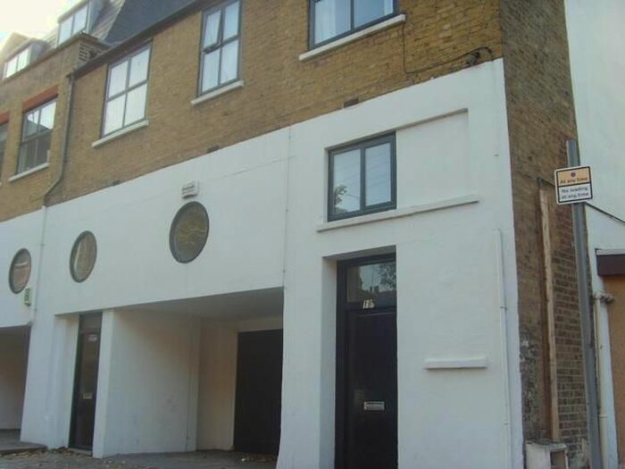 3 Bedroom Flat To Rent In Cleveland Way, Whitechapel, E1