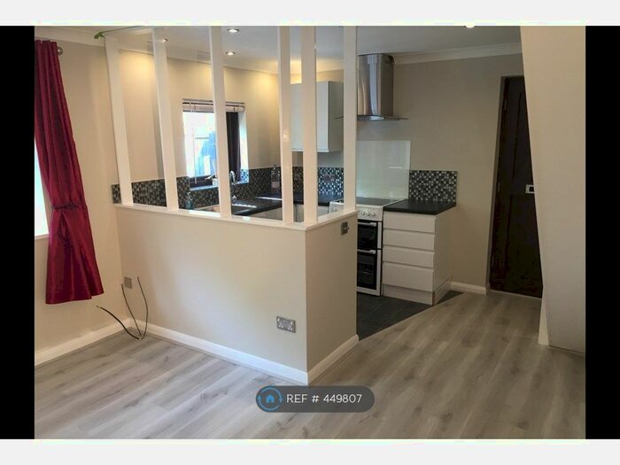 1 Bedroom End Of Terrace House To Rent In Oak Road, Romford, RM3