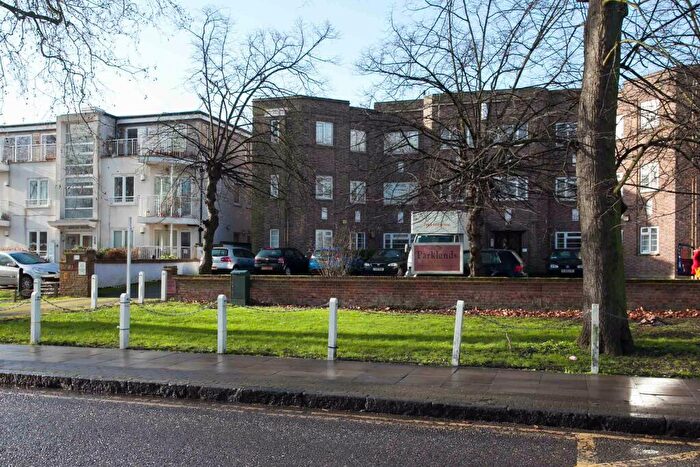 1 Bedroom Flat To Rent In Parklands Close, SE22