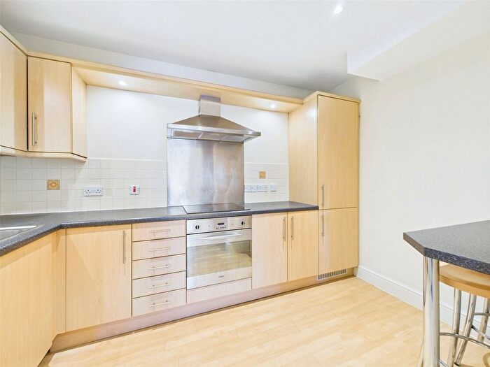 1 Bedroom Flat To Rent In Broad Street, Teddington, TW11