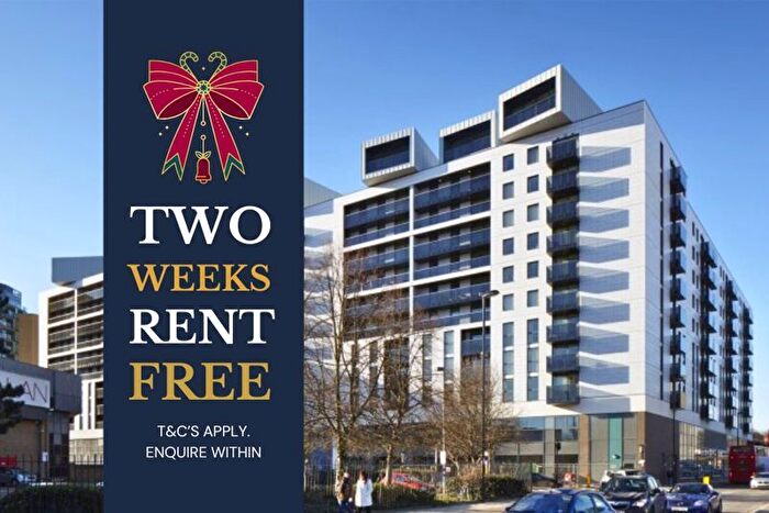 3 Bedroom Flat To Rent In Penthouse - Orwell Court, Lewisham, SE13