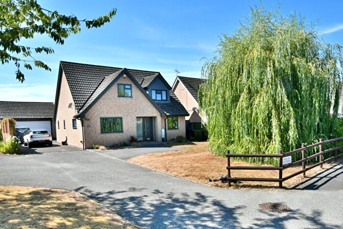 3 Bedroom Detached House For Sale In Rectory Avenue, Corfe Mullen, BH21