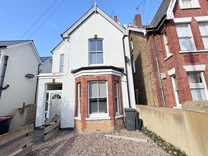 1 Bedroom Flat For Sale In Queens Gardens, Herne Bay, CT6