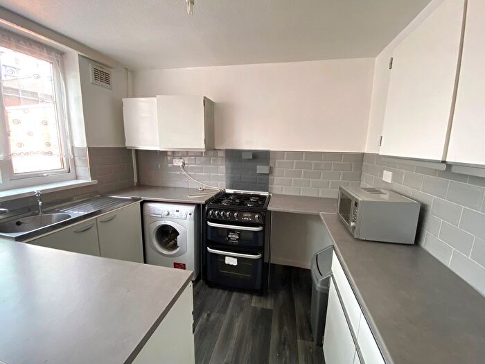 2 Bedroom Property To Rent In Harvest Close, Birmingham, B30