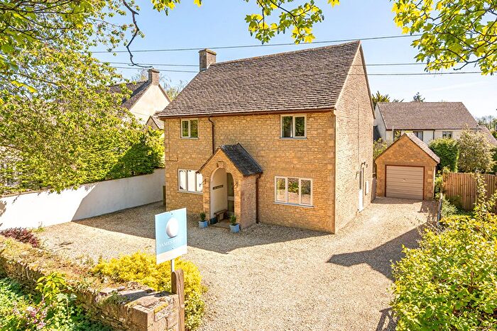 4 Bedroom Detached House For Sale In Church Lane, Shipton Moyne, GL8