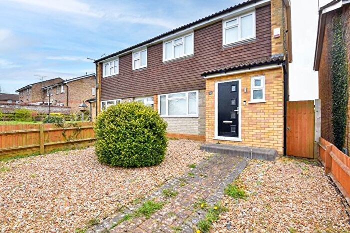 3 Bedroom Semi-Detached House To Rent In Julius Gardens, Luton, LU3