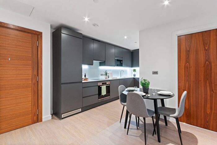 2 Bedroom Flat To Rent In Thames Quarter, Napier Road, Reading, RG1