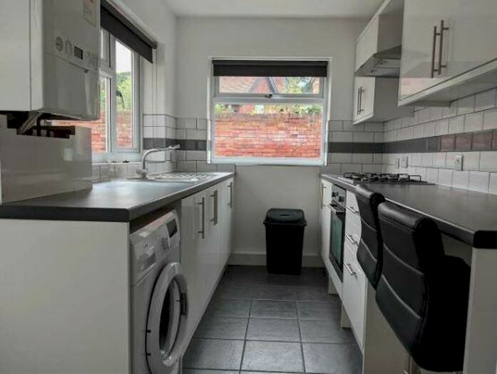 4 Bedroom Terraced House To Rent In Midland Avenue, Lenton, Nottingham, NG7