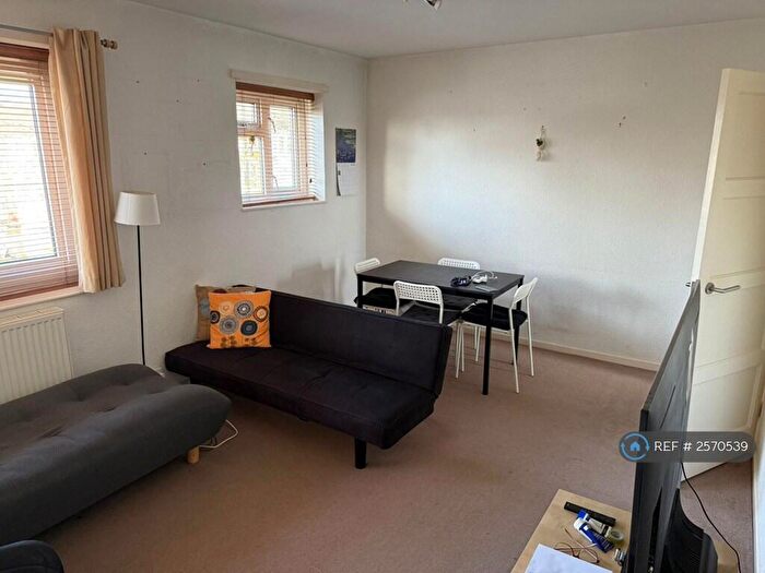 2 Bedroom Flat To Rent In Barns Road, Oxford, OX4