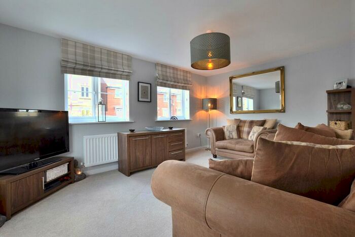 3 Bedroom Semi-Detached House To Rent In Parnall Close, Brockworth, Gloucester, GL3