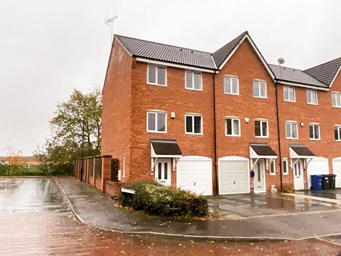 4 Bedroom Semi Detached House To Rent In Grangefield Avenue, Doncaster, DN4