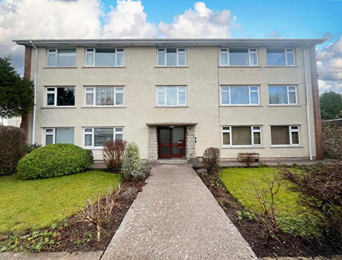 2 Bedroom Flat For Sale In Limes Court, Cowbridge, The Vale Of Glamorgan, CF71