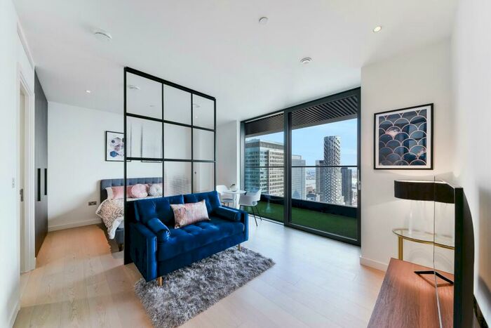 Apartment To Rent In Bagshaw Building, Wardian, Canary Wharf, E14