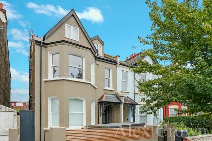 2 Bedroom Flat To Rent In Holland Road, Kensal Green, NW10