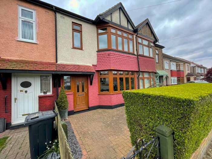 4 Bedroom Terraced House To Rent In Newcastle Avenue, Ilford, IG6