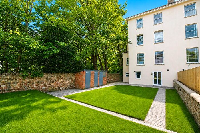 2 Bedroom Apartment For Sale In Chertsey Road, Bristol, BS6