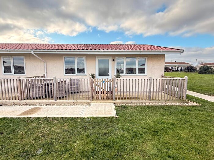2 Bedroom Park Home For Sale In Mill Lane, Bacton, Norwich, NR12