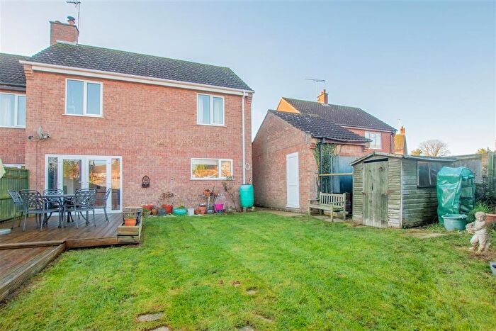 3 Bedroom Semi-Detached House For Sale In Moorhouse Close, Reepham, Norwich, NR10