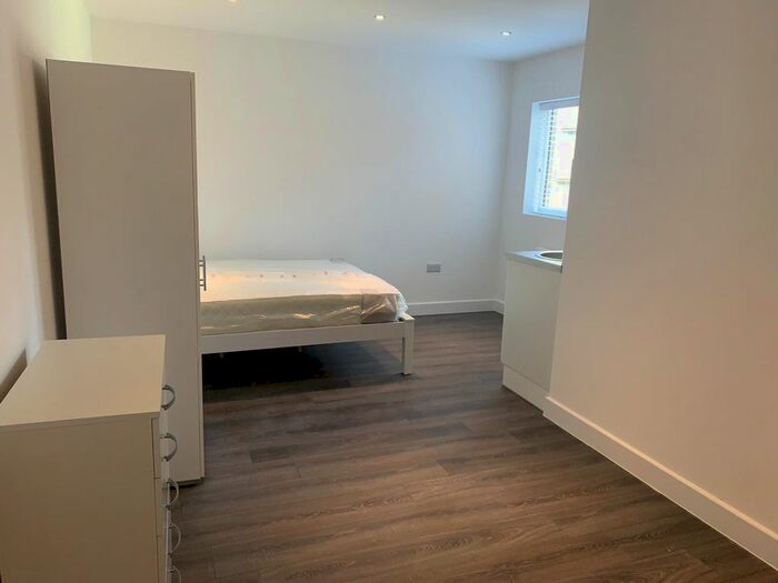 Terraced House To Rent In Orpington, London, BR5