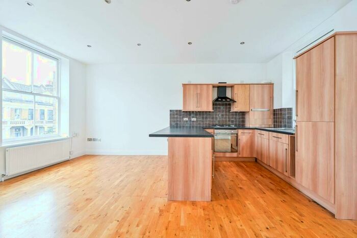 2 Bedroom Flat To Rent In Lee High Road, Hither Green, London, SE13