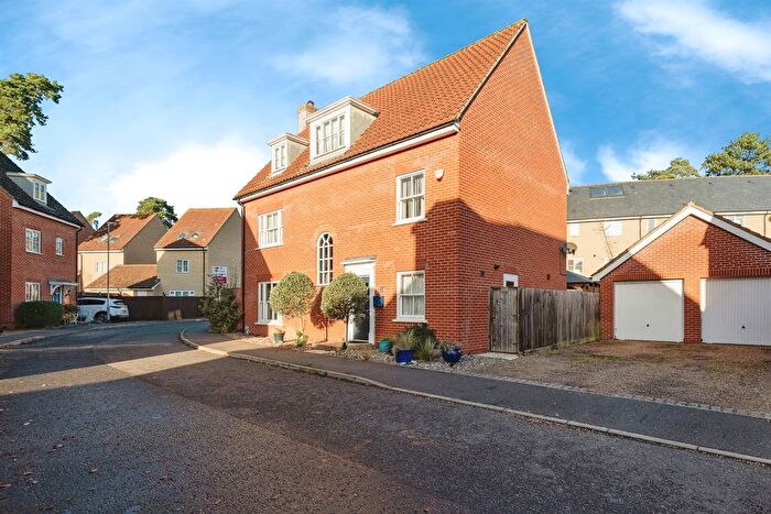 6 Bedroom Detached House For Sale In Trafalgar Way, Thetford, IP24