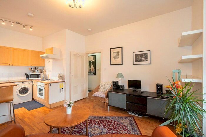 1 Bedroom Flat To Rent In Springwell Place, Edinburgh, EH11