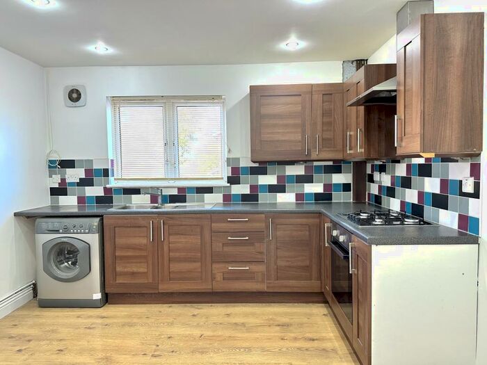 3 Bedroom Semi-Detached House To Rent In Highlands Drive, Leeds, LS10