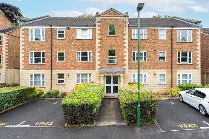 1 Bedroom Flat For Sale In Walnut Mews, Christchurch Park, Sutton, Surrey, SM2