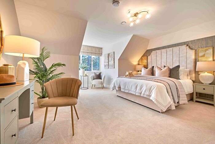 2 Bedroom Retirement Property To Rent In - Woodcote Valley Road, Purley, Greater London, CR8